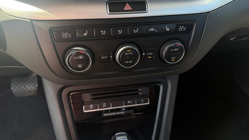 Volkswagen Sharan (2015) 2.0 TDI 110KW DSG 7MÍST - fotka 17 z 26