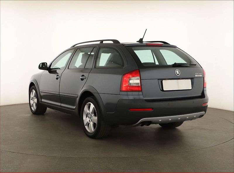 Škoda Octavia (2011) Scout 2.0 TDI, 4X4, Automat - fotka 4 z 18