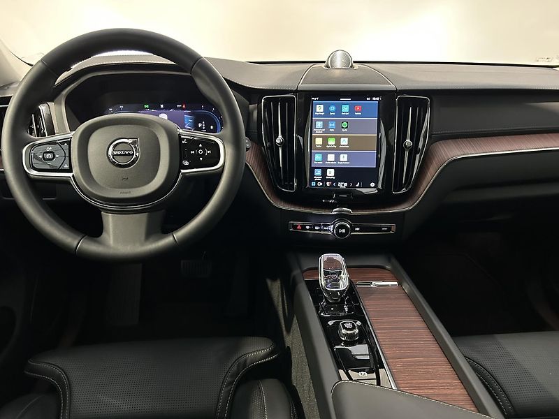 Volvo XC60 2.0  B4 4x4 ULTIMATE - fotka 30 z 48