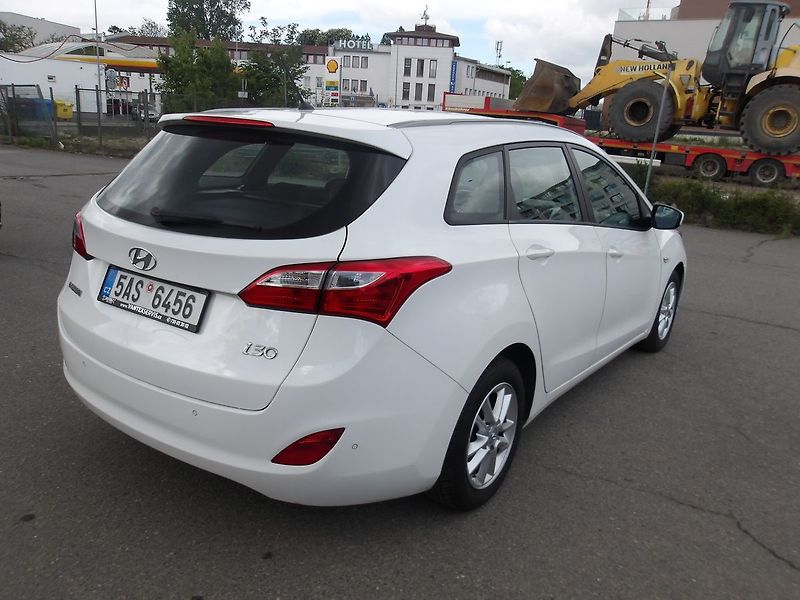 Hyundai i30 1,6i ČR - fotka 9 z 27