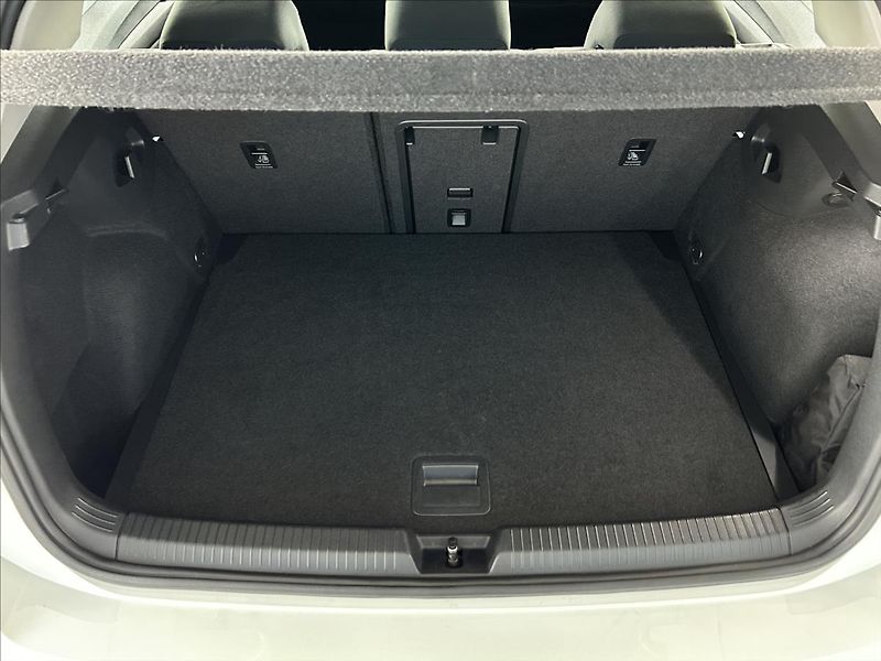 Volkswagen Golf 1,5   TSI,96kW,SERVISKA,LIFE - fotka 27 z 28