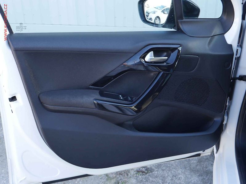 Peugeot 208 (2016) 1.6HDi, 2.maj, AC - fotka 14 z 15