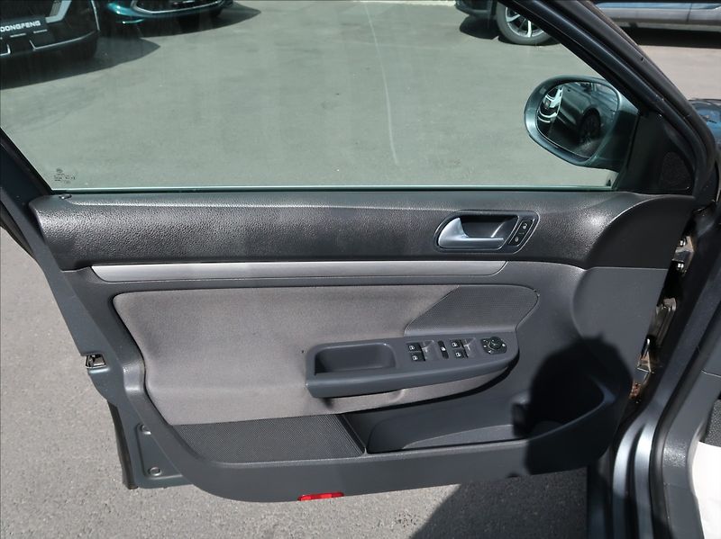 Volkswagen Golf 1,9 TDi,77kW,Aut.klima,tempoma - fotka 18 z 21