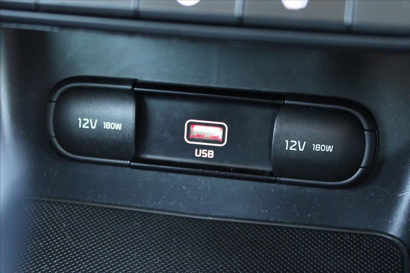 Kia Sportage 1,6 T-GDI  1MAJ,ZÁRUKA,A/T,4X4 - fotka 21 z 37