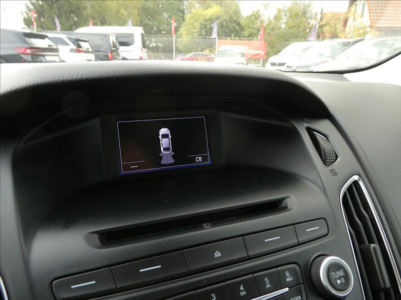 Ford Focus 1,5 110kW 1.MAJITEL, SERVISKA - fotka 32 z 48