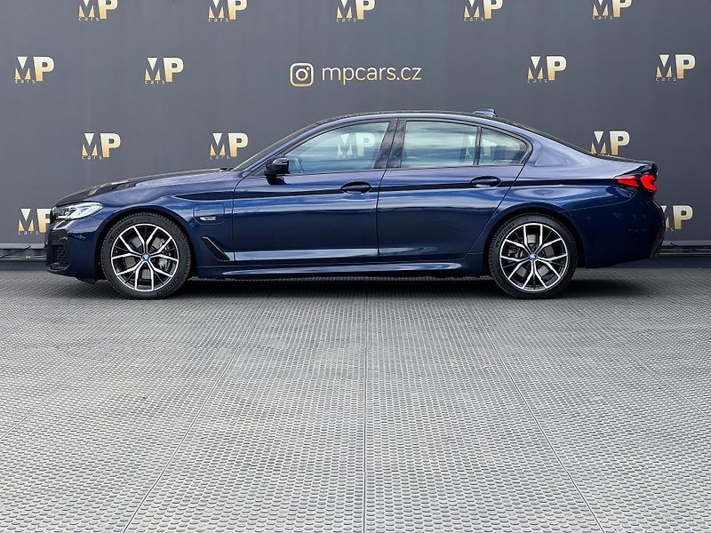 BMW Řada 5 (2022) 545e xDrive M Sport, DPH - fotka 5 z 56
