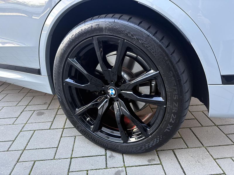 BMW X7 (2024) xDrive 40i - fotka 11 z 33