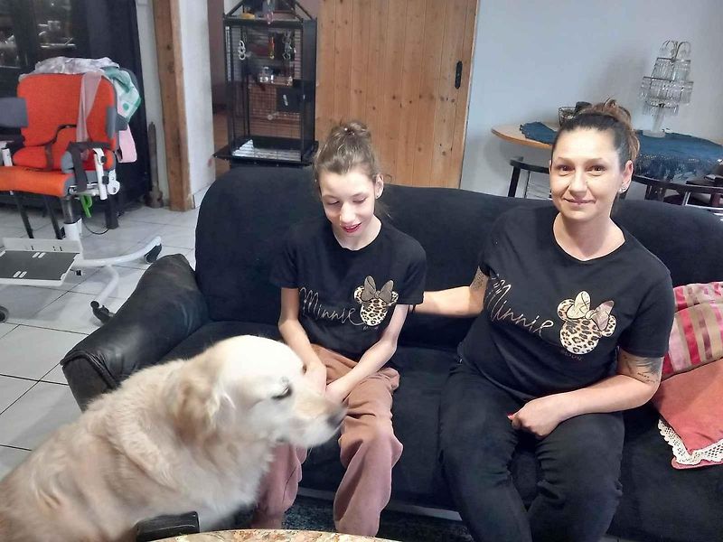 Maminka mentálně postižené Michalky potřebuje pro přepravu dcerky větší vůz. Ve sbírce jí přispěli motorkáři ze Stříbrné míle na Stříbrsku.