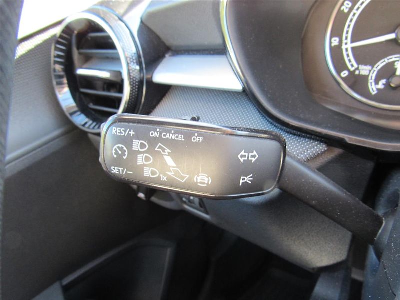 Škoda Fabia 1,0 MPi Ambition - fotka 23 z 29