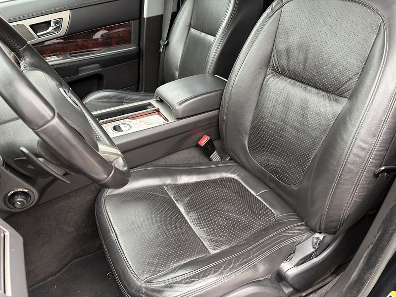 Jaguar XF (2010) 3.0 V6D - fotka 28 z 28
