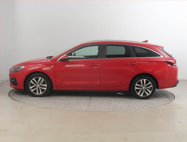 Hyundai i30 (2021) 1.5 T-GDI MHEV, ČR,1.maj - fotka 3 z 17
