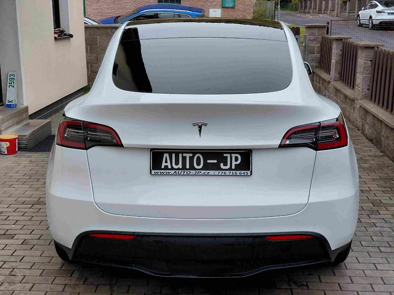 Tesla Model Y (2022) AWD  Long Range  LED ACC 19ALU - fotka 4 z 12
