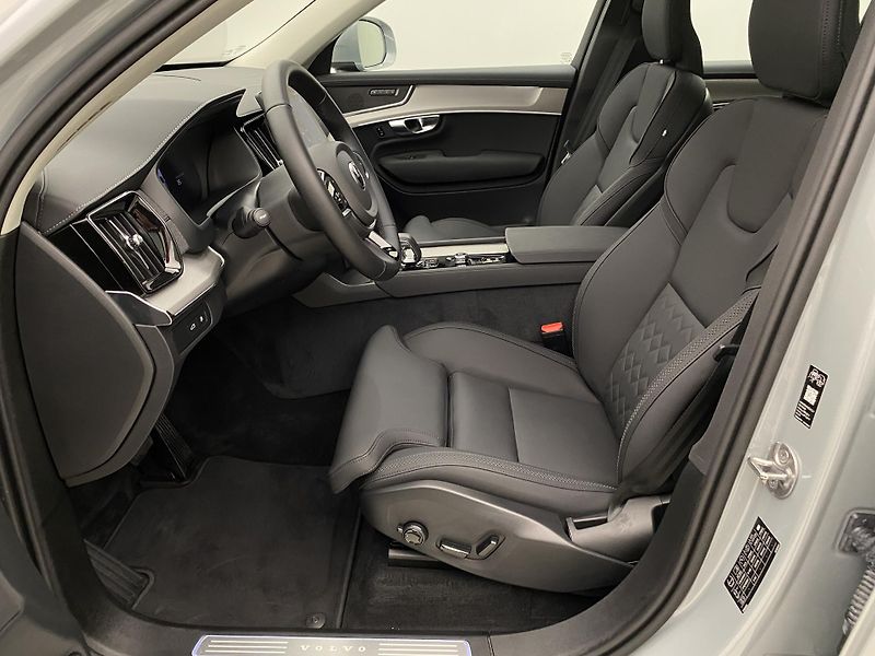 Volvo XC90 T8 AWD RECHARGE REZERVACE - fotka 3 z 59