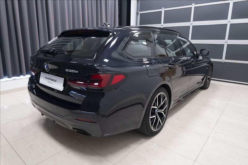 BMW Řada 5 530e xDrive M Sport ČR DPH   2 - fotka 4 z 42