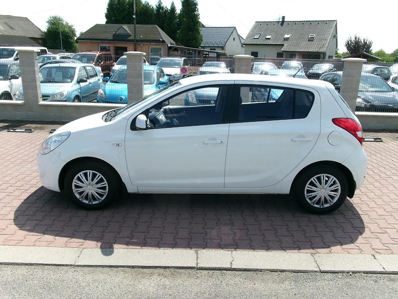Hyundai i20 (2012) 1,2i KLIMA ČR ISOFIX - fotka 9 z 27