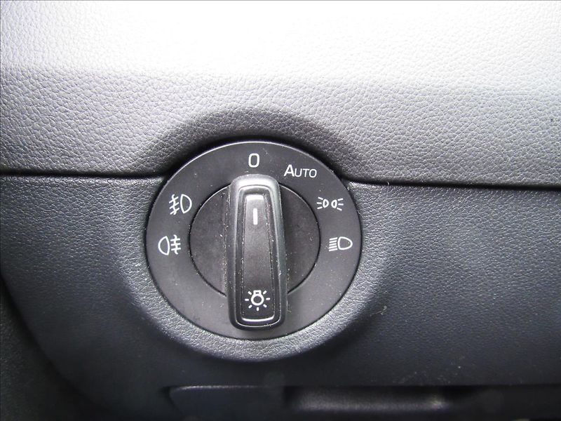 Škoda Octavia 2,0 TDI 110kW DSG Combi - fotka 26 z 31