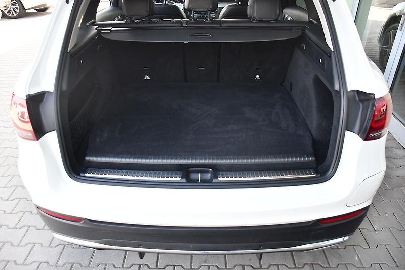Mercedes-Benz GLC 300de 4MATIC ČR - fotka 38 z 42