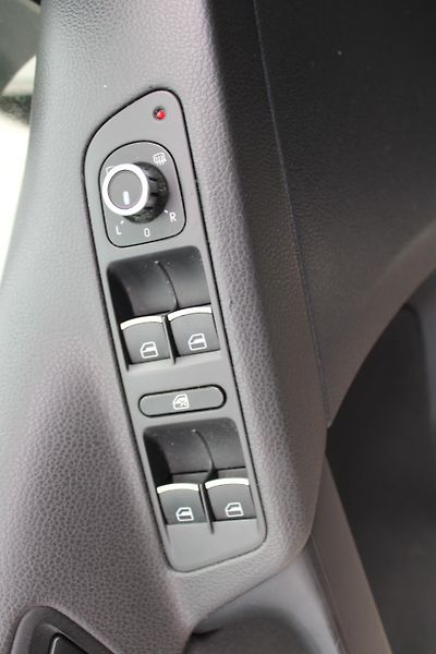 Volkswagen Tiguan (2012) 2.0 TDI KLIMA VÝHŘEV TAŽNÉ NAV - fotka 19 z 23