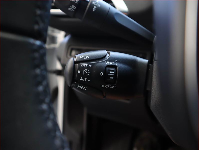 Peugeot 3008 (2018) 1.2 PureTech, Serv.kniha, Kůže - fotka 23 z 23