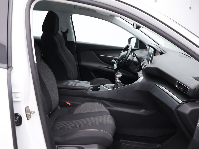 Peugeot 3008 1.2 PureTech 96kW CZ DPH - fotka 11 z 28