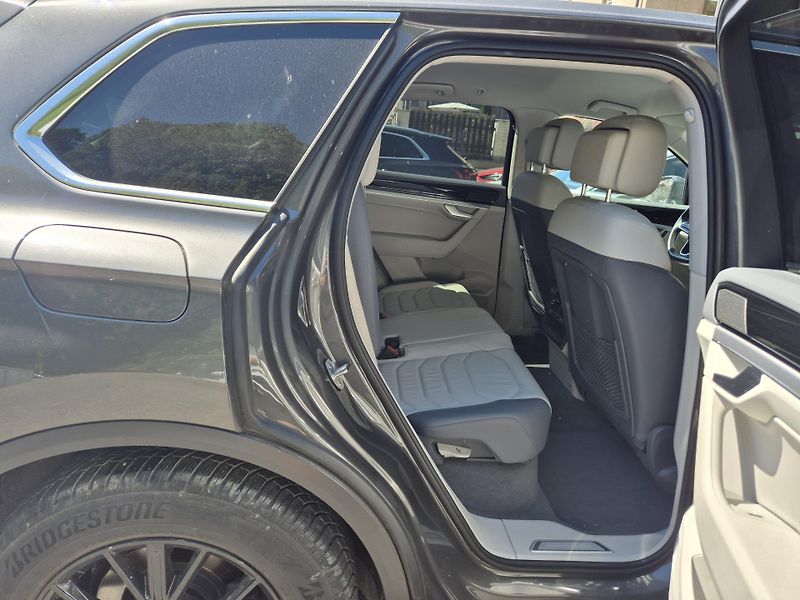 Volkswagen Touareg 3,0TDi 170kw 4x4 DSG TZ 19ALU - fotka 4 z 5