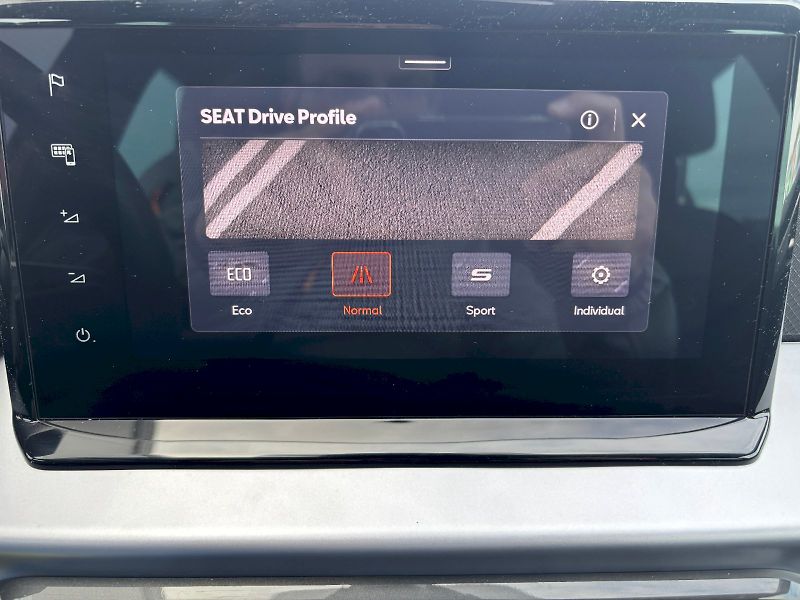 Seat Arona (2023) 1.0TSI 81kW FR ACC - fotka 20 z 35
