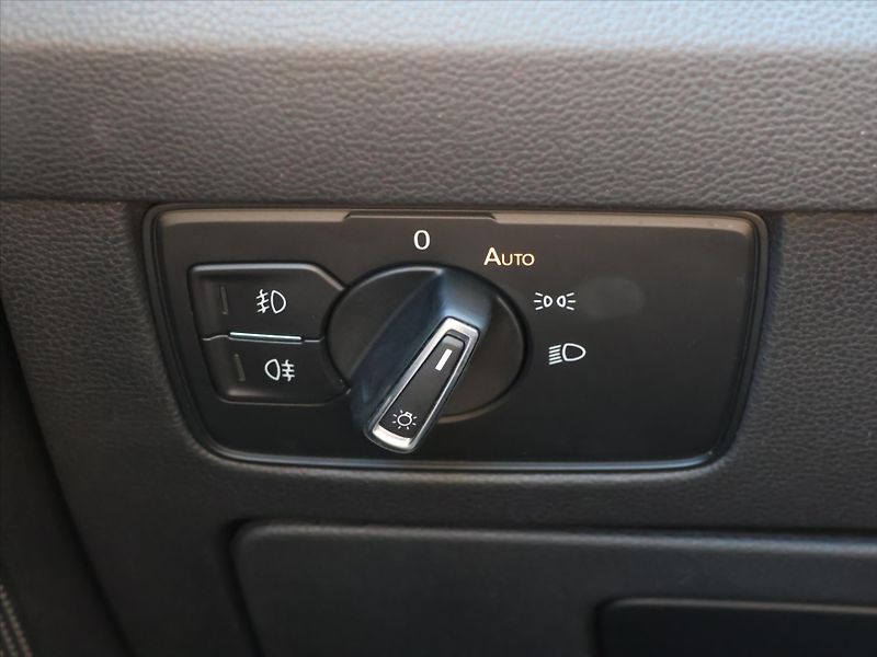 Volkswagen Passat 2,0 TDI 140kW DSG LED Aut.klim - fotka 16 z 34