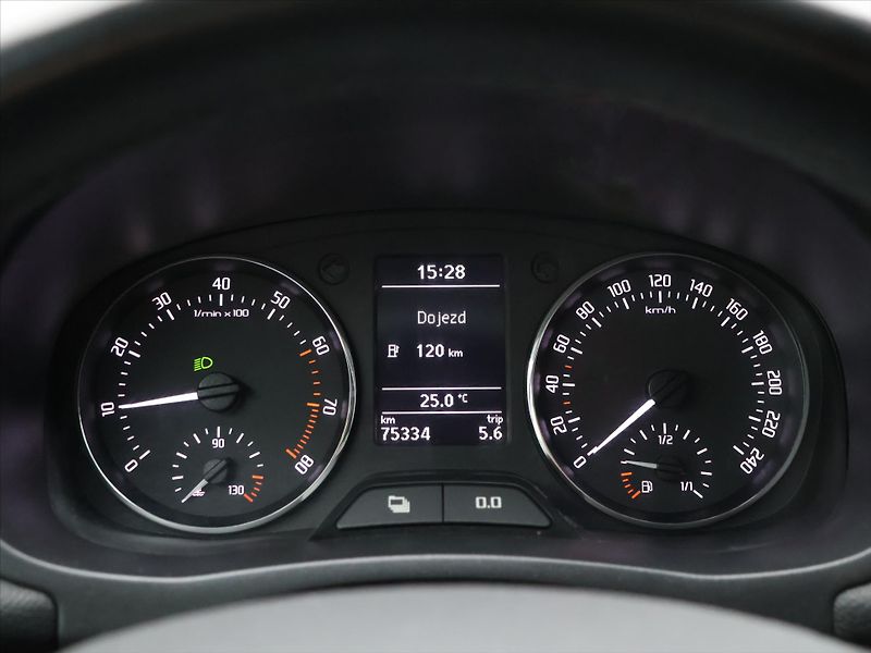 Škoda Fabia 1.2 i 51kW Elegance Sport CZ - fotka 18 z 31
