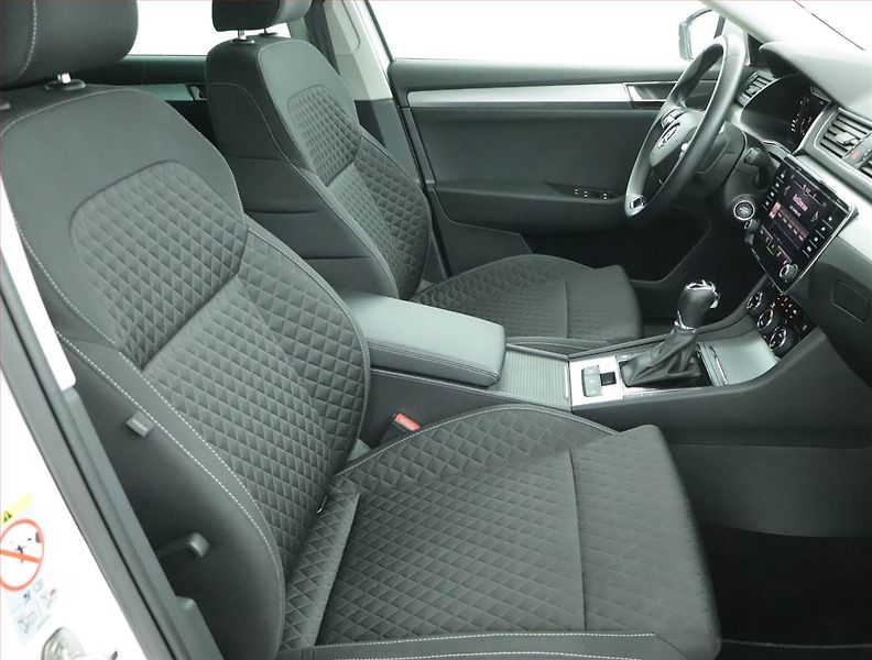 Škoda Superb (2022) Ambition 2.0 TDI - fotka 9 z 20