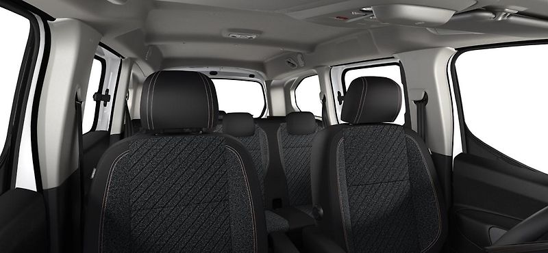Peugeot Rifter (2026) LONG ALLURE BlueHDi 130 MAN6 - fotka 8 z 9