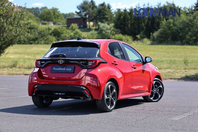 Toyota Yaris 1.5 HEV CVT EXECUTIVE - fotka 2 z 26