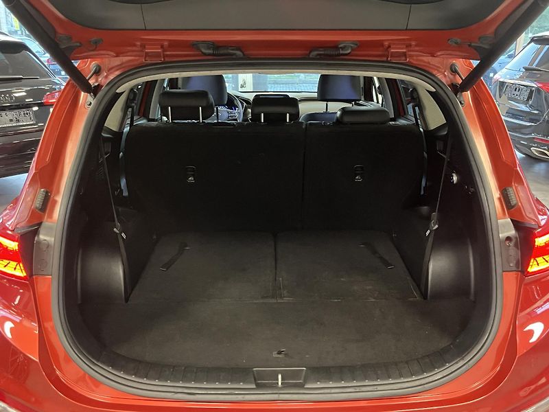 Hyundai Santa Fe (2021) 2,2CRDI REZERVACE - fotka 9 z 30