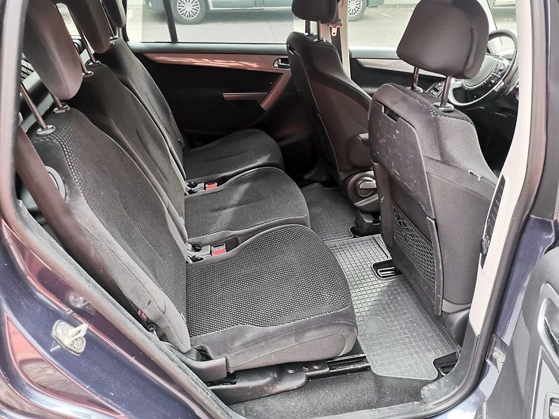 Citroën C4 Picasso (2009) 2.0HDi 100kw Automat 7míst - fotka 17 z 28
