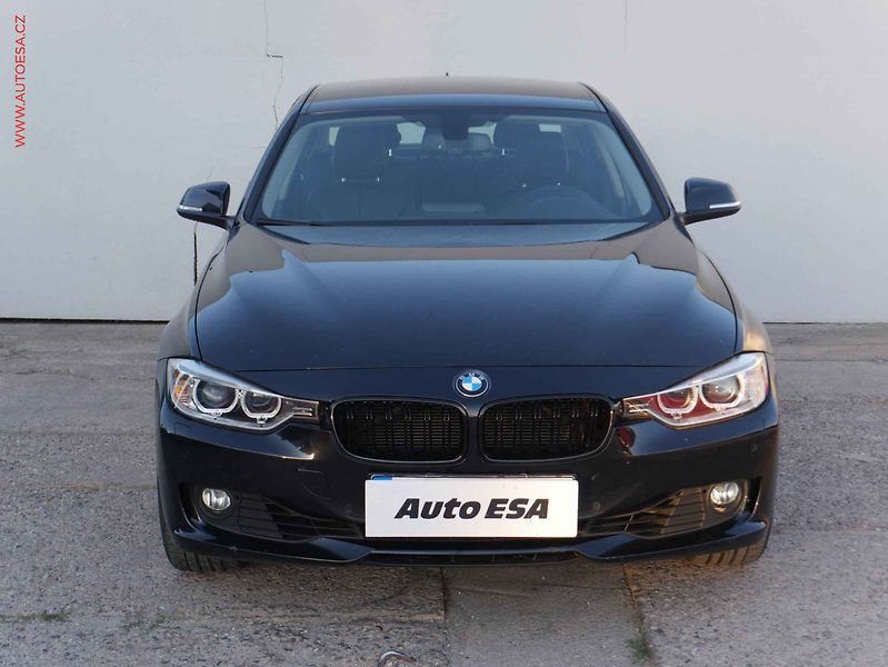 BMW Řada 3 (2013) 2.0i 328i, AC, tempo, park - fotka 2 z 15