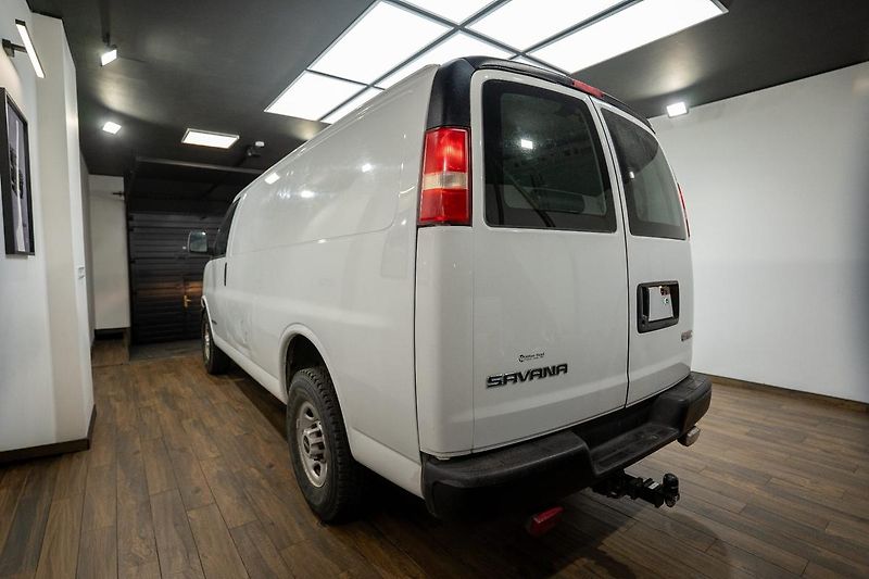 GMC Savana 4.8 V8 Vortec 208 kW - fotka 6 z 32