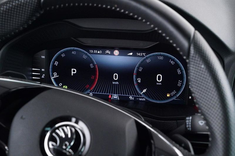 Škoda Karoq 2.0TSI 4x4 Sportline DCC Kůže - fotka 17 z 29