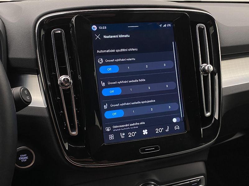 Volvo XC40 (2026) B3 AUT DARK PLUS - fotka 43 z 60
