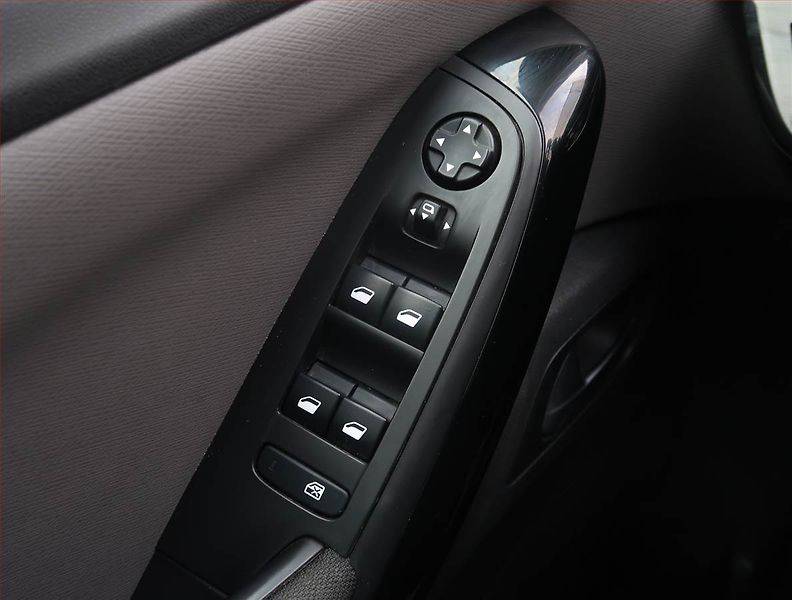 Citroën C4 Picasso (2017) 1.6 BlueHDi, Serv.kniha, Navi - fotka 17 z 18