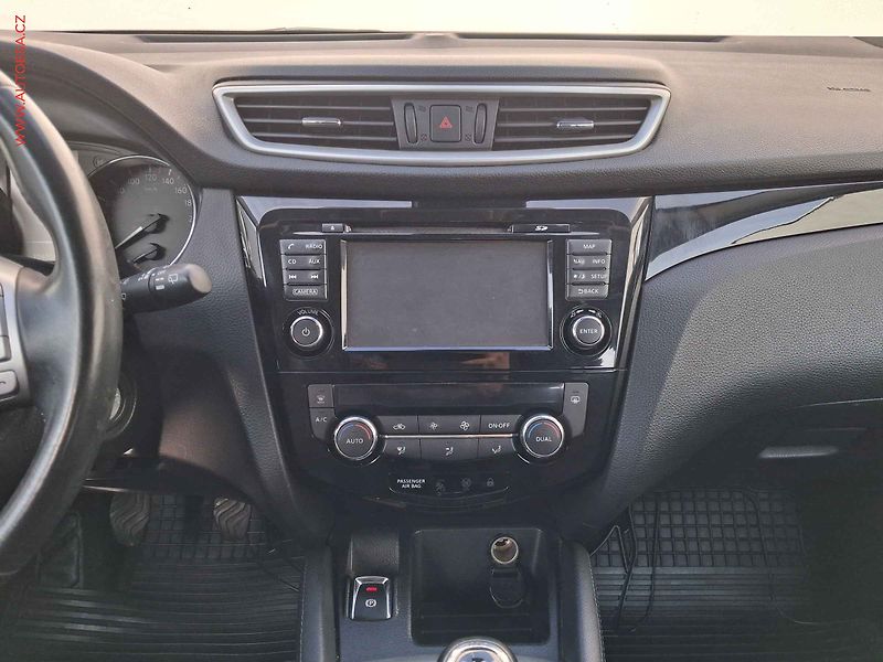 Nissan Qashqai (2015) 1.2TCe, Acenta, navi, kamera - fotka 12 z 18