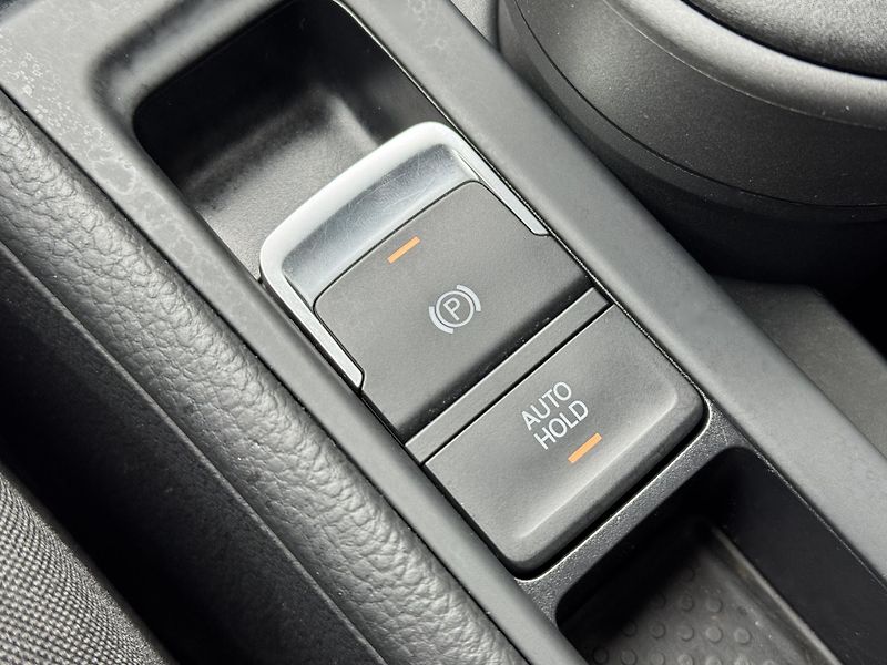 Volkswagen Golf (2017) 2.0TDi MAN Highline+, DPH, ACC - fotka 39 z 49