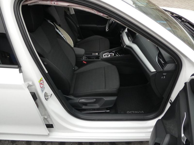 Škoda Octavia Kombi 2,0TDi 110kW automat  - fotka 13 z 15
