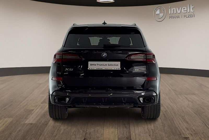 BMW X5 xDrive45e - fotka 4 z 26