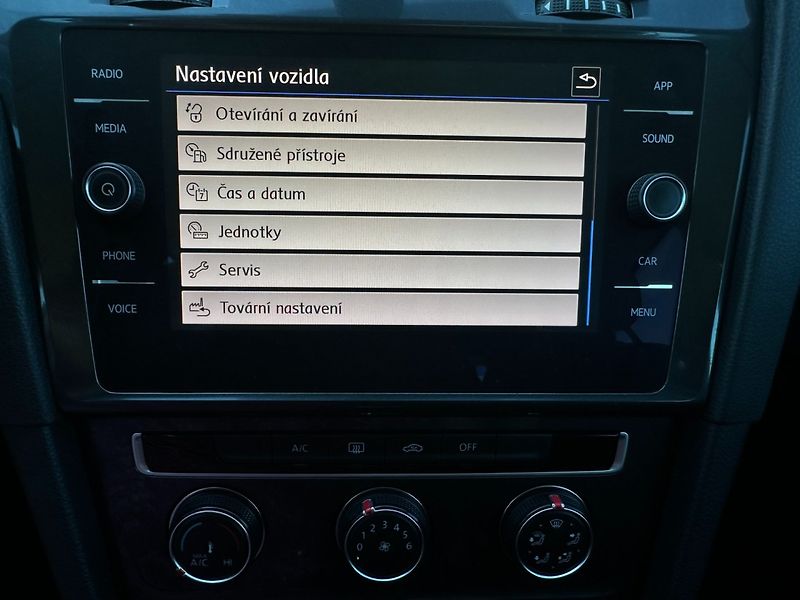 Volkswagen Golf 1.0TSi 85kW/1MAJ/Serv.knih/TOP - fotka 35 z 39