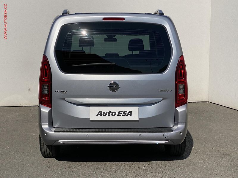 Opel Combo (2018) 1.5CDTi, ČR, 96kW, servis - fotka 5 z 19