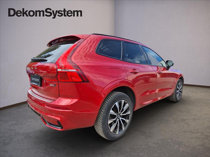 Volvo XC60 2,0 B4 AWD PLUS DARK - fotka 3 z 18