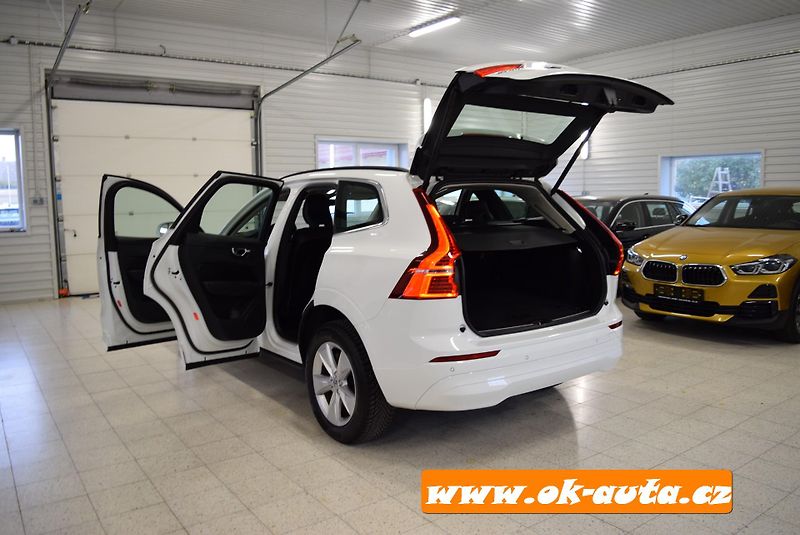 Volvo XC60 2.0 B4 AWD MOMENTUM 2022 - fotka 20 z 54