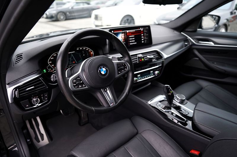 BMW Řada 5 M550i xDrive/Lasery,HUD/530PS - fotka 24 z 44