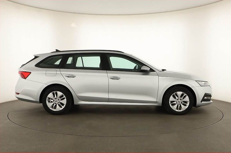Škoda Octavia (2022) Ambition 2.0 TDI, ČR,1.maj - fotka 6 z 13