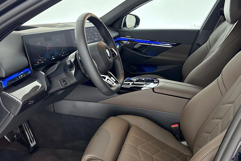 BMW Řada 5 540d xDrive Touring - fotka 6 z 21