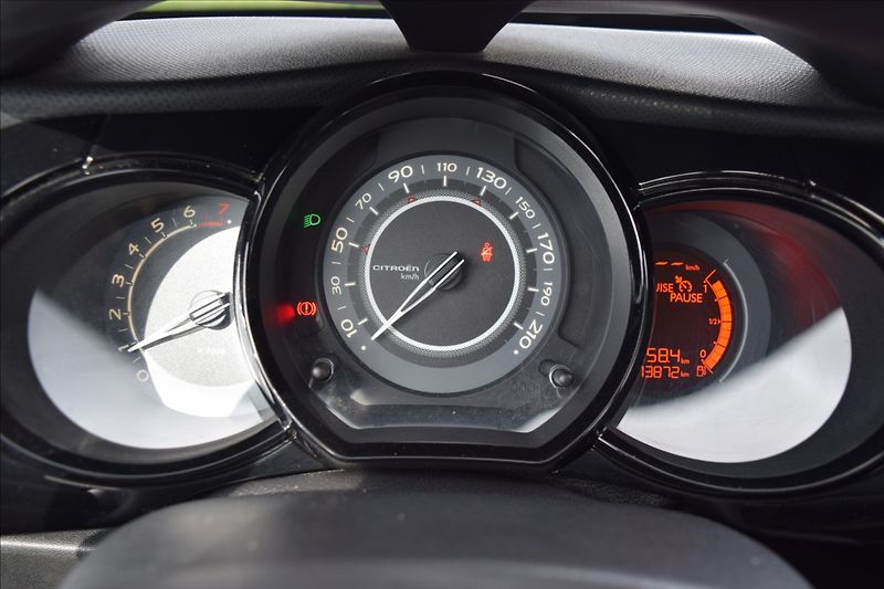 Citroën C3 1,1 i 44KW PO SERVISE NOVÁ STK - fotka 24 z 40